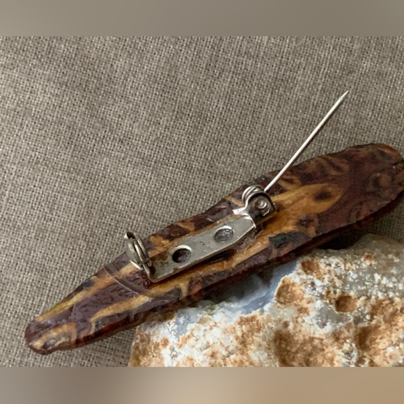 🔴Hand Crafted Wooden Surfboard pin Brooch Vintage - Picture 3 of 5